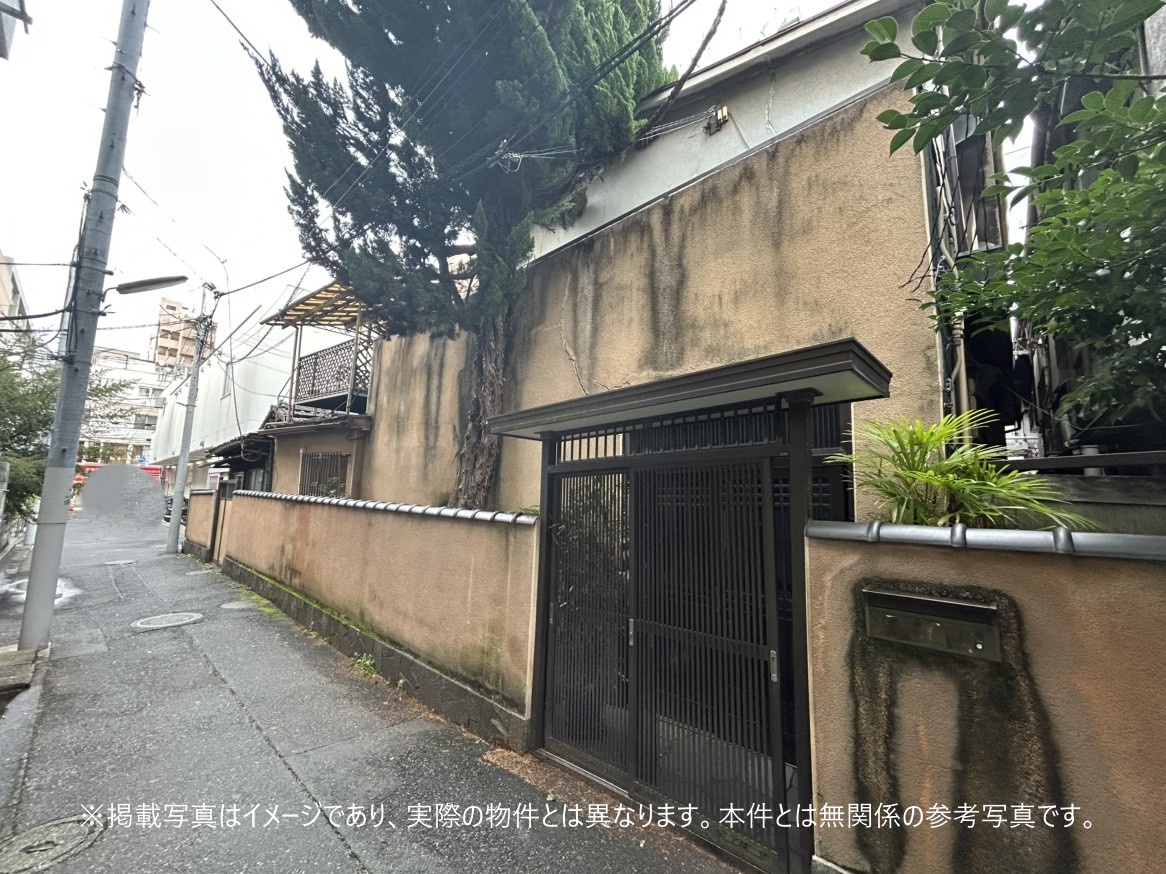 共有持分の戸建て、複雑な権利関係に寄り添い売却まで進めた事例