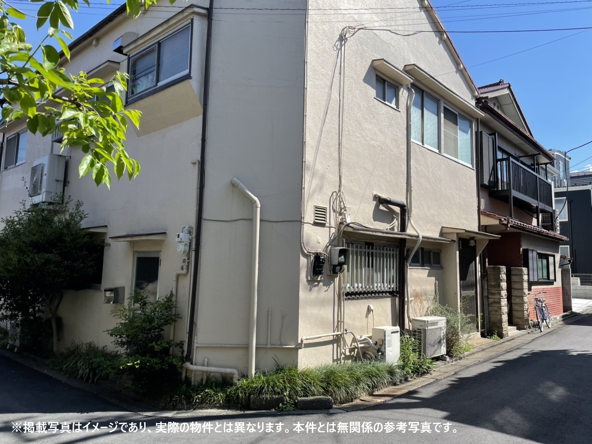 遠方相続人が抱えた借地権付き一棟マンションを買取、地主とも協議して成立