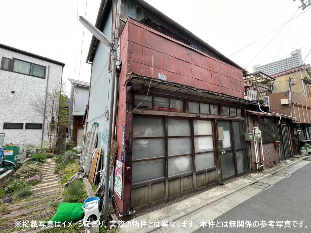 杉並区善福寺の再建築不可の戸建て、居住中の70代女性が売却を決断